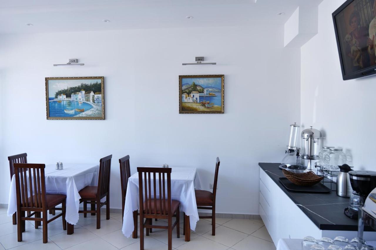 Lumi Hotel Sarandë 외부 사진
